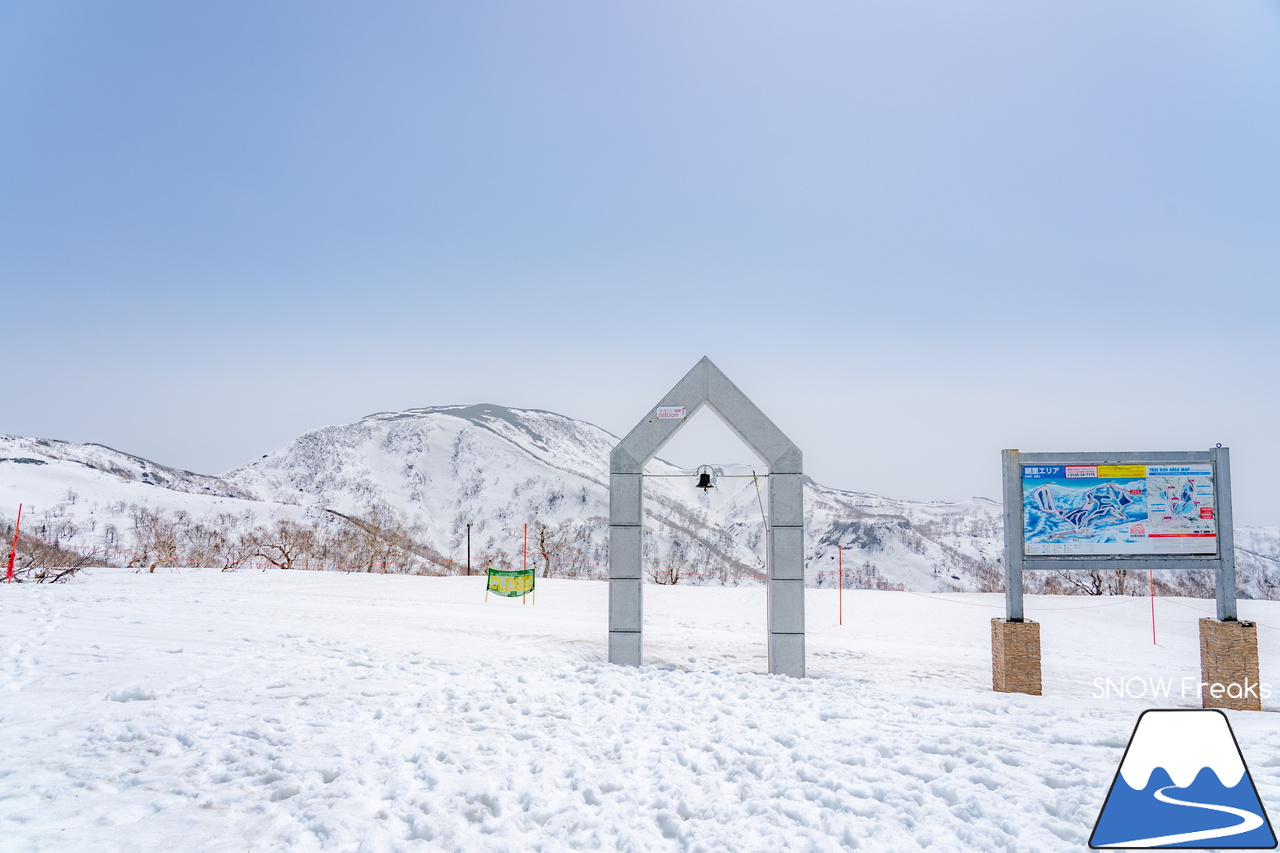 キロロリゾート｜初夏の陽気に耐えて、何とかGWまで持ってくれたキロロの雪…。さぁ、キロロゴンドラに乗って、山頂から山麓まで続く全長4,000ｍ超のロングランを楽しみましょう！